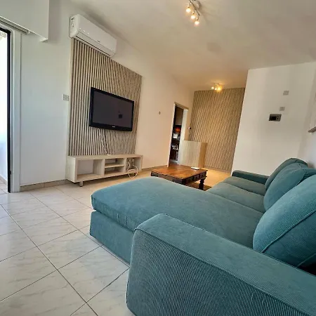 Seafront 1 Bedroom Flat 아파트 *